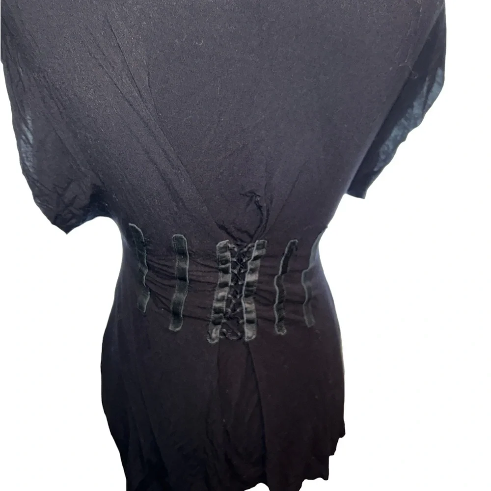 Sexy yet classy bodice detail top sz sm - Picture 4 of 16